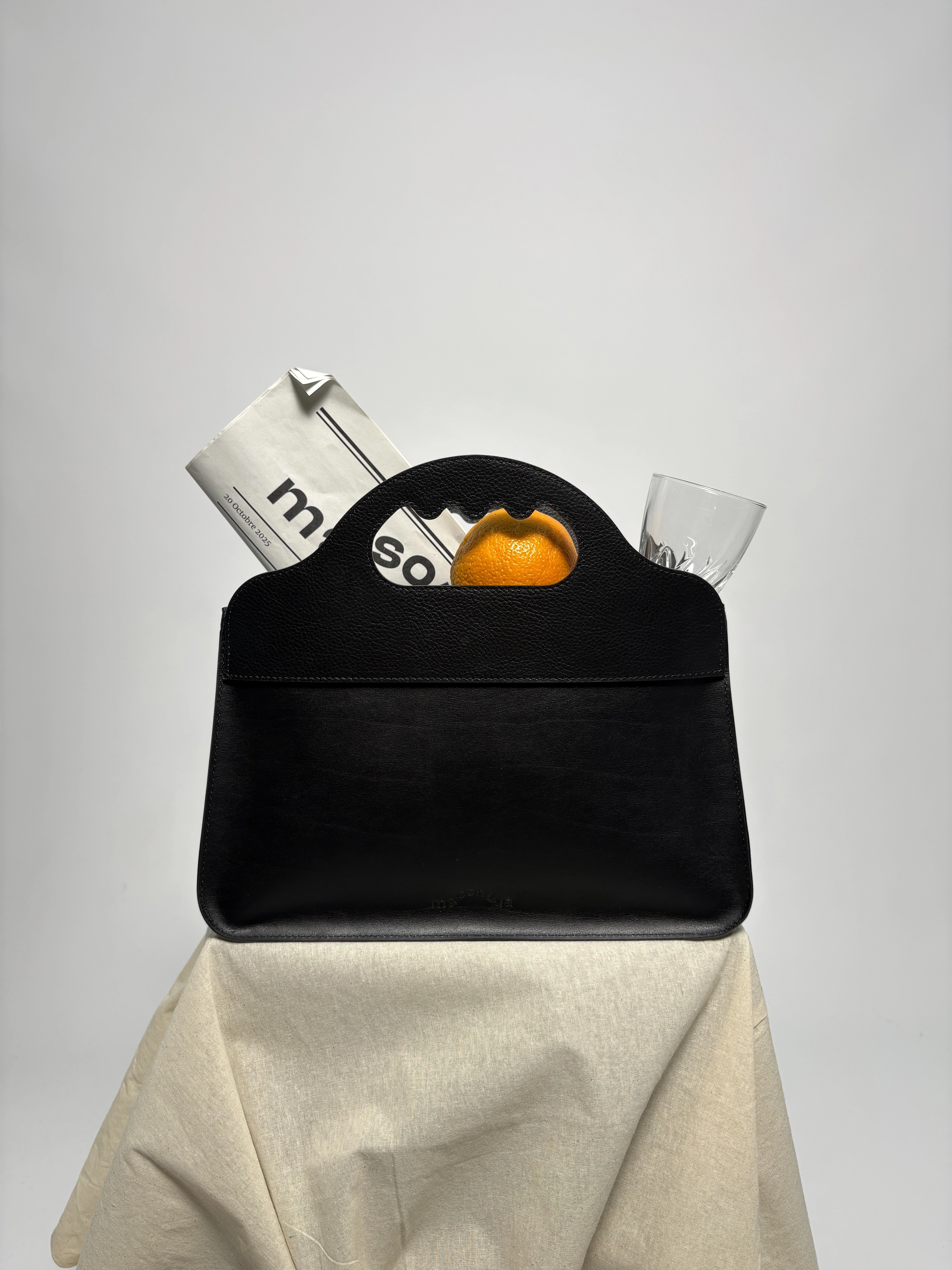 Photo lifestyle avec une orange dans le sac